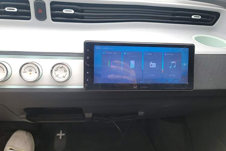 Used Wuling Hongguang MINIEV 2022 Macaron Premium Model – Lithium Iron Phosphate Audio And AC Panel