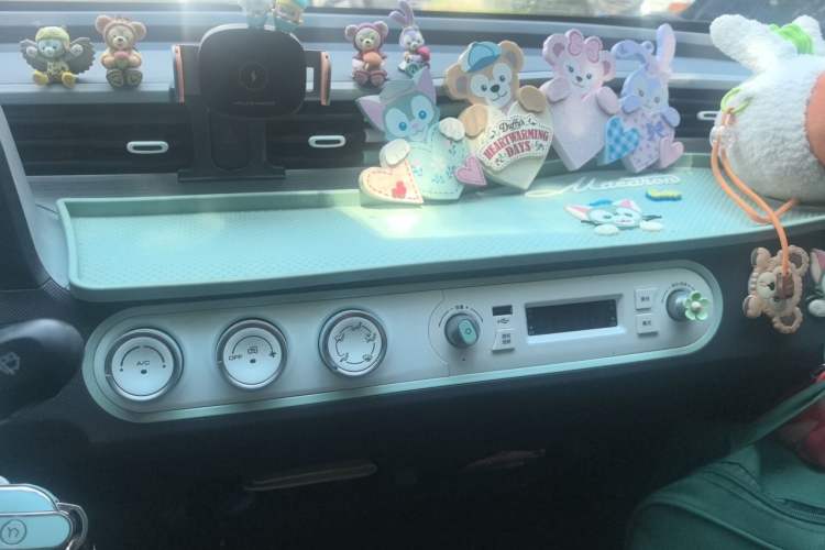 Used Wuling Hongguang MINIEV 2022 Macaron Premium Model – Lithium Ternary Battery Audio And AC Panel