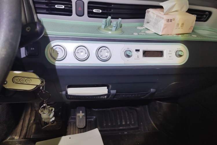 Used Wuling Hongguang MINIEV 2022 Macaron Premium Model – Lithium Iron Phosphate Audio And AC Panel