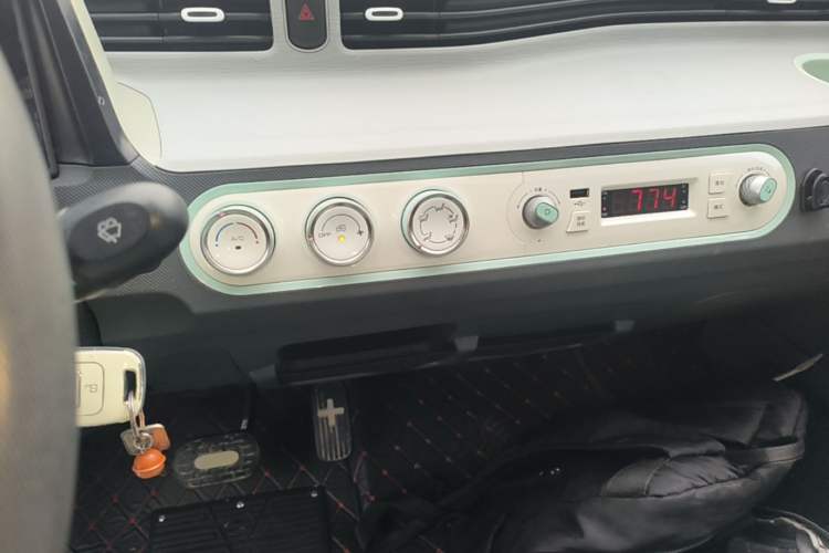 Used Wuling Hongguang MINIEV 2022 Macaron Premium Model – Lithium Iron Phosphate Audio And AC Panel