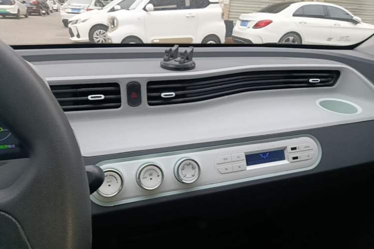 Used Wuling Hongguang MINIEV 2022 Macaron Premium Model – Lithium Iron Phosphate Audio And AC Panel