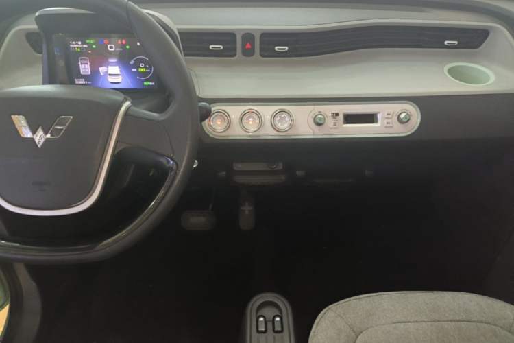 Used Wuling Hongguang MINIEV 2022 Macaron Premium Model – Lithium Iron Phosphate Audio And AC Panel