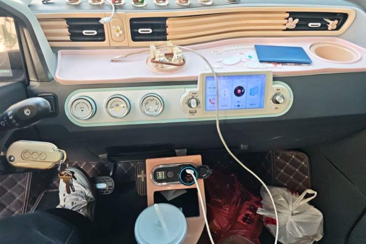 Used Wuling Hongguang MINIEV 2022 Macaron Fashion Model Lithium Iron Phosphate Audio And AC Panel