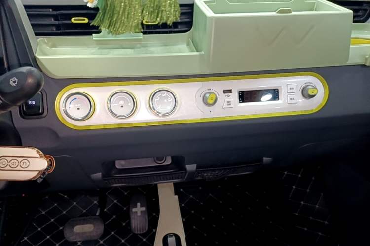 Used Wuling Hongguang MINIEV 2022 Macaron-Color Edition Lithium Iron Phosphate Audio And AC Panel