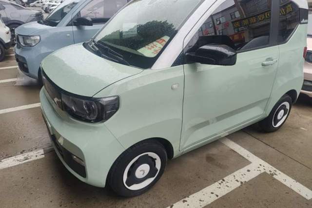 Ojetý Wuling Hongguang MINIEV 2022 Macaron Premium Model – Lithium Iron Phosphate