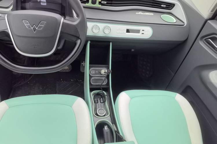 Used Wuling Hongguang MINIEV 2022 Macaron Premium Model – Lithium Iron Phosphate Center Console