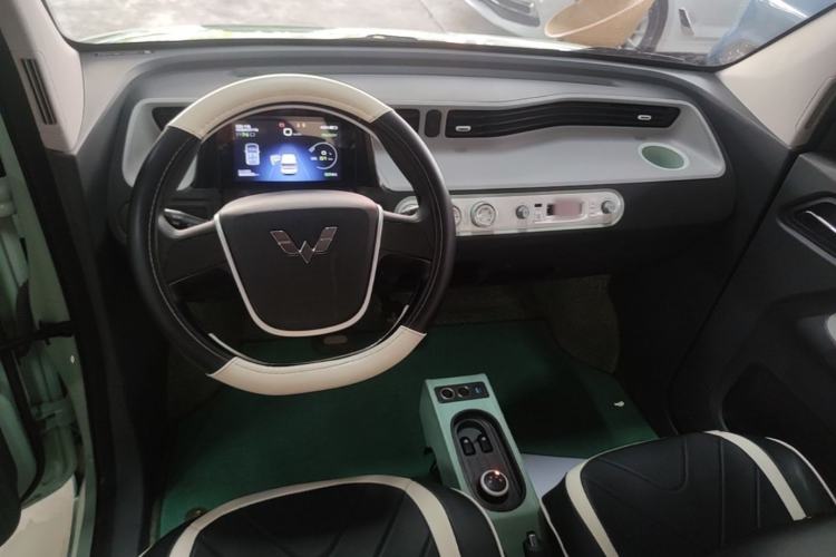 Used Wuling Hongguang MINIEV 2022 Macaron Fashion Model Lithium Iron Phosphate Center Console