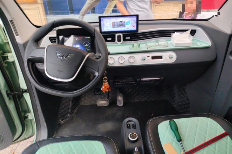 Used Wuling Hongguang MINIEV 2022 Macaron Premium Model – Lithium Iron Phosphate Center Console