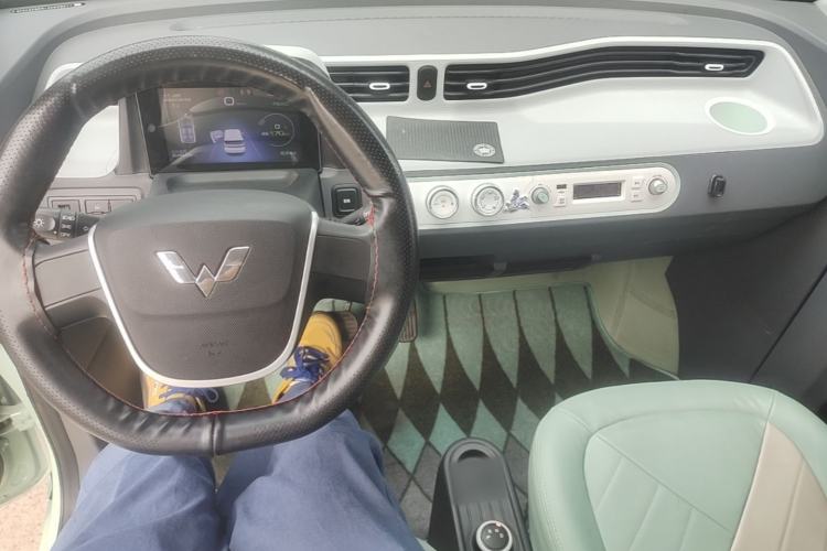 Used Wuling Hongguang MINIEV 2022 Macaron Premium Model – Lithium Iron Phosphate Center Console