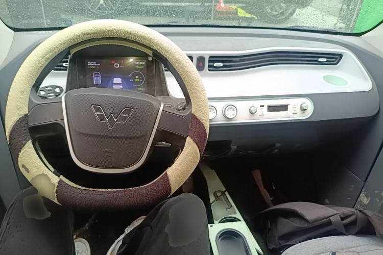 Used Wuling Hongguang MINIEV 2022 Macaron Fashion Model Lithium Iron Phosphate Center Console