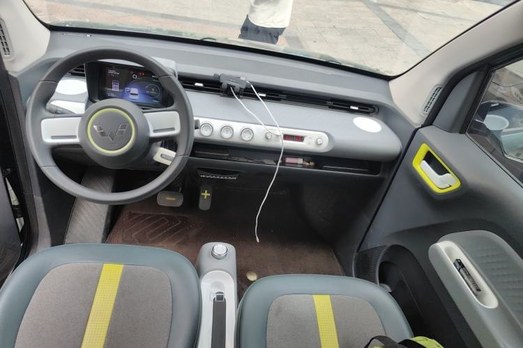 Used Wuling Hongguang MINIEV 2022 GAMEBOY 300km Enthusiast Model with Lithium Iron Phosphate Center Console