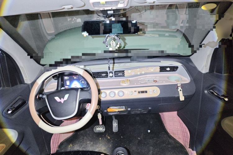 Used Wuling Hongguang MINIEV 2022 Macaron Fashion Model Lithium Iron Phosphate Center Console