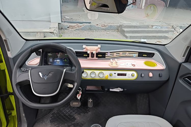 Used Wuling Hongguang MINIEV 2022 Macaron-Color Edition Lithium Iron Phosphate Center Console