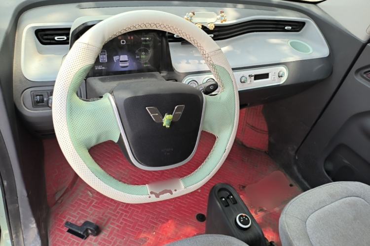 Used Wuling Hongguang MINIEV 2022 Macaron Premium Model – Lithium Iron Phosphate Center Console