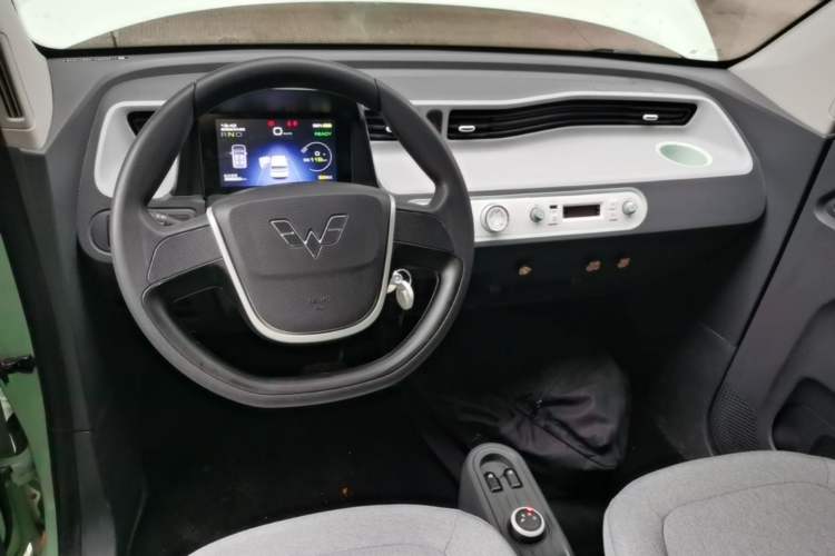 Used Wuling Hongguang MINIEV 2022 Macaron Fashion Model Lithium Iron Phosphate Center Console