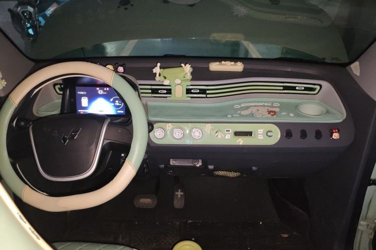 Used Wuling Hongguang MINIEV 2022 Macaron Fashion Edition Lithium-Nickel-Cobalt-Alpha-oxide Center Console