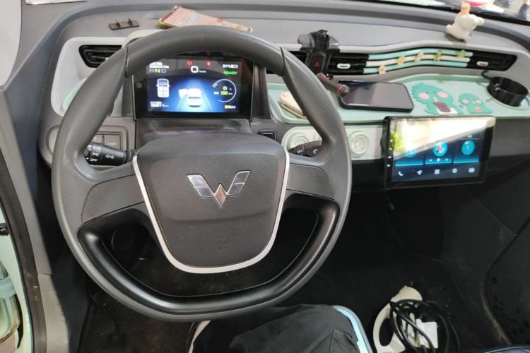 Used Wuling Hongguang MINIEV 2022 Macaron Premium Model – Lithium Iron Phosphate Center Console