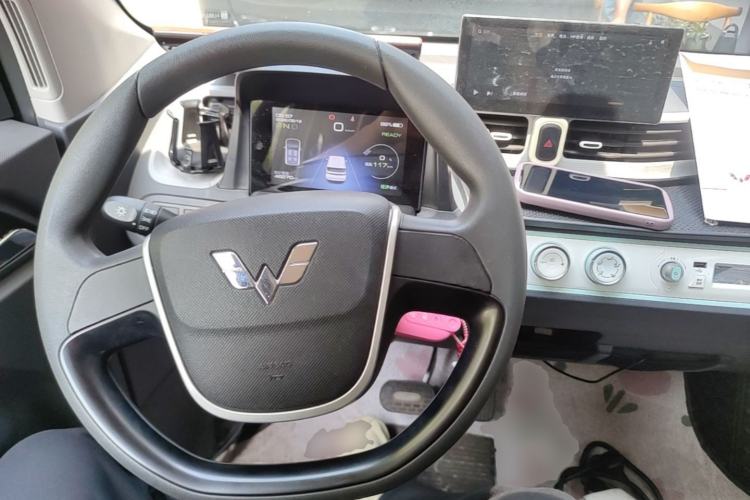 Used Wuling Hongguang MINIEV 2022 Macaron Premium Model – Lithium Iron Phosphate Center Console