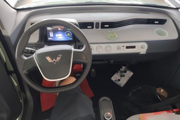 Used Wuling Hongguang MINIEV 2022 Macaron Premium Model – Lithium Iron Phosphate Center Console