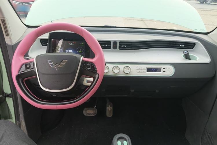 Used Wuling Hongguang MINIEV 2022 Macaron Premium Model – Lithium Iron Phosphate Center Console