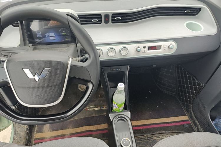 Used Wuling Hongguang MINIEV 2022 Macaron Premium Model – Lithium Iron Phosphate Center Console
