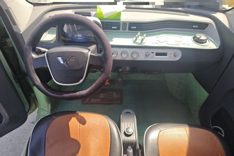 Used Wuling Hongguang MINIEV 2022 Macaron Premium Model – Lithium Iron Phosphate Center Console