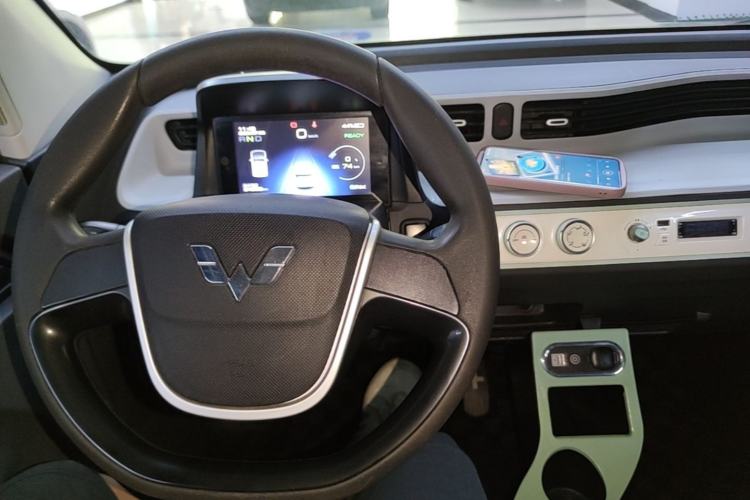 Used Wuling Hongguang MINIEV 2022 Macaron Premium Model – Lithium Iron Phosphate Center Console