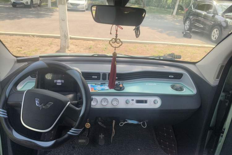 Used Wuling Hongguang MINIEV 2022 Macaron Premium Model – Lithium Iron Phosphate Center Console
