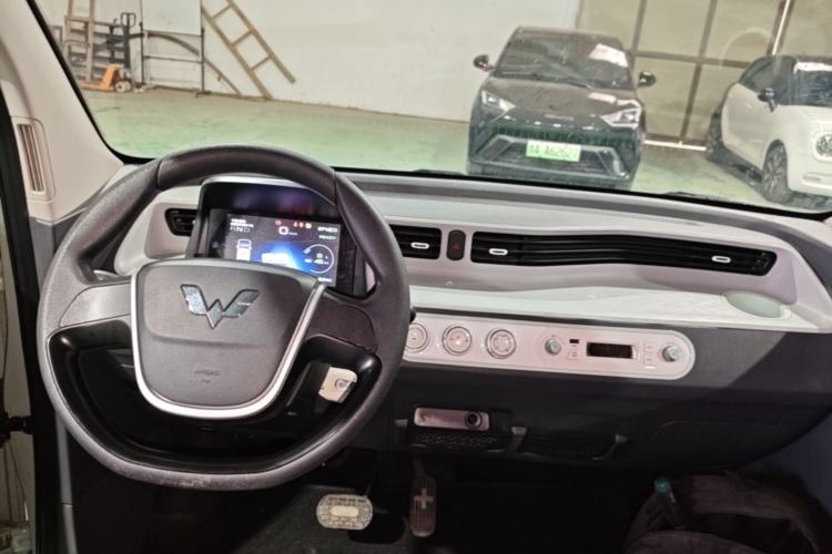 Used Wuling Hongguang MINIEV 2022 Macaron Premium Model – Lithium Iron Phosphate Center Console