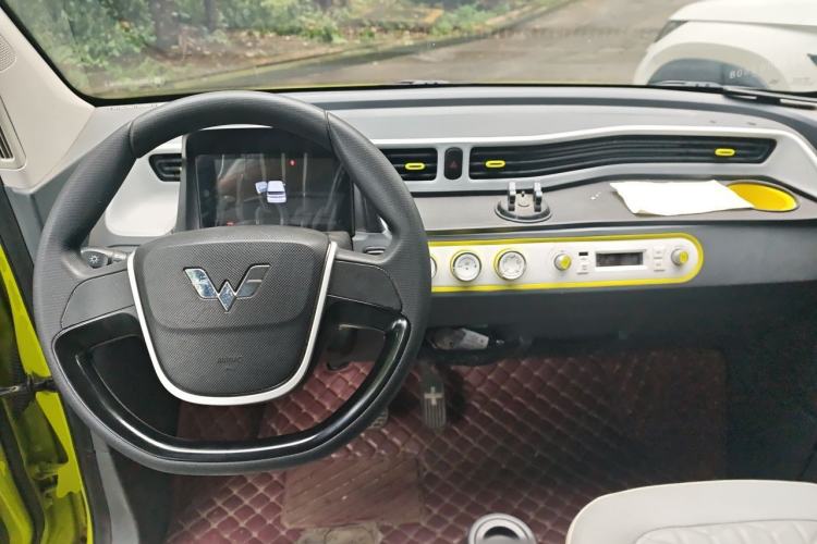 Used Wuling Hongguang MINIEV 2022 Macaron Premium Model – Lithium Iron Phosphate Center Console