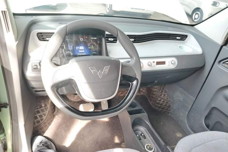 Used Wuling Hongguang MINIEV 2022 Macaron Premium Model – Lithium Iron Phosphate Center Console