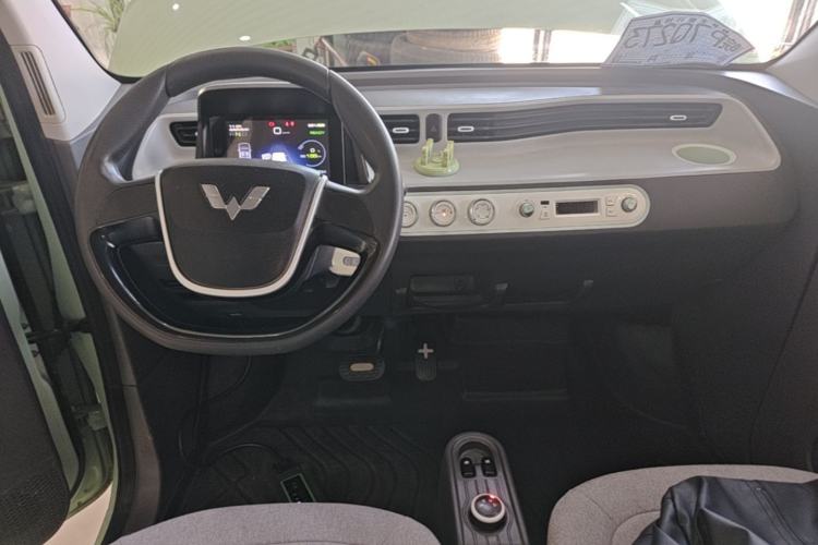 Used Wuling Hongguang MINIEV 2022 Macaron Premium Model – Lithium Iron Phosphate Center Console