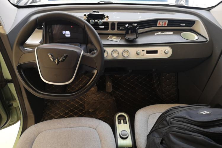 Used Wuling Hongguang MINIEV 2022 Macaron Premium Model – Lithium Ternary Battery Center Console