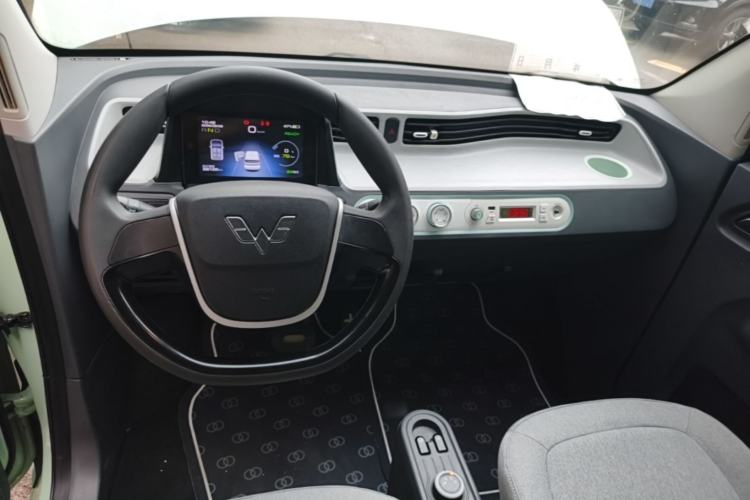 Used Wuling Hongguang MINIEV 2022 Macaron Premium Model – Lithium Ternary Battery Center Console
