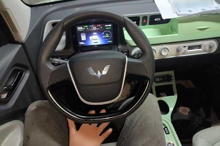 Used Wuling Hongguang MINIEV 2022 Macaron Premium Model – Lithium Iron Phosphate Center Console