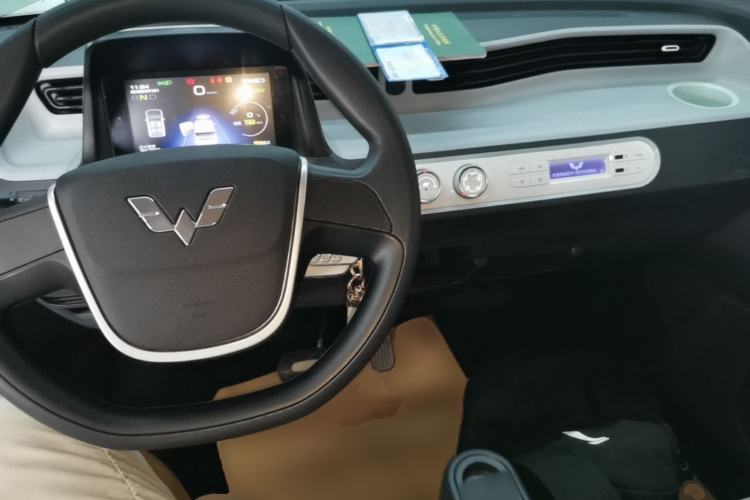 Used Wuling Hongguang MINIEV 2022 Macaron Premium Model – Lithium Iron Phosphate Center Console