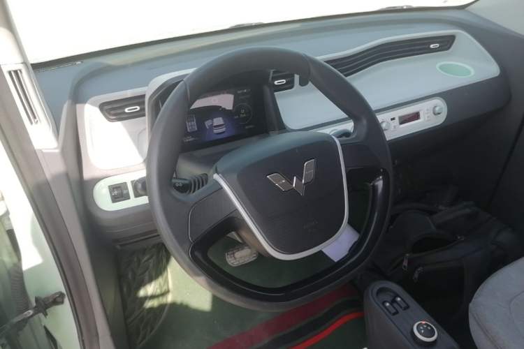 Used Wuling Hongguang MINIEV 2022 Macaron Premium Model – Lithium Iron Phosphate Center Console