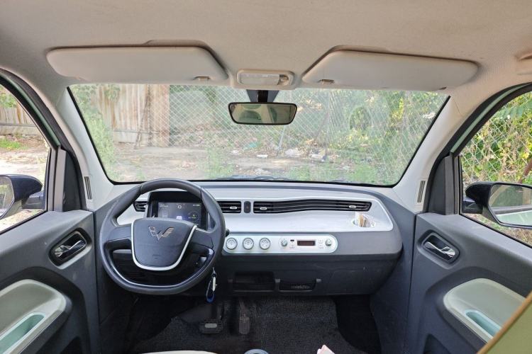 Used Wuling Hongguang MINIEV 2022 Macaron Fashion Model Lithium Iron Phosphate Center Console