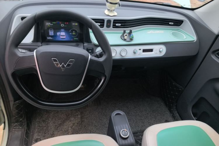 Used Wuling Hongguang MINIEV 2022 Macaron Premium Model – Lithium Iron Phosphate Center Console
