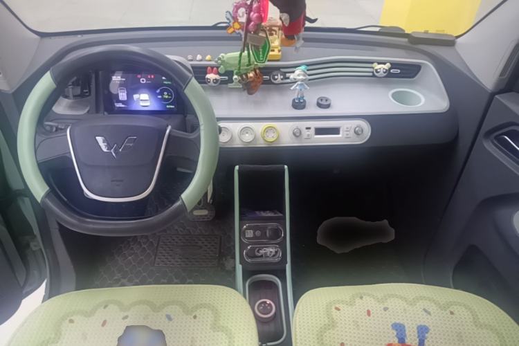 Used Wuling Hongguang MINIEV 2022 Macaron Fashion Model Lithium Iron Phosphate Center Console