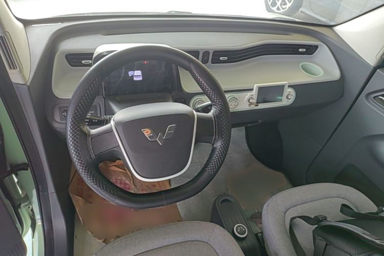 Used Wuling Hongguang MINIEV 2022 Macaron Premium Model – Lithium Iron Phosphate Center Console