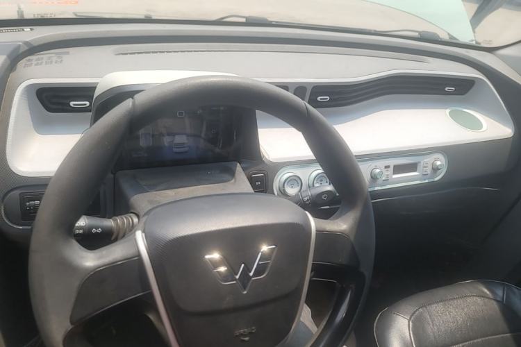 Used Wuling Hongguang MINIEV 2022 Macaron Premium Model – Lithium Iron Phosphate Center Console