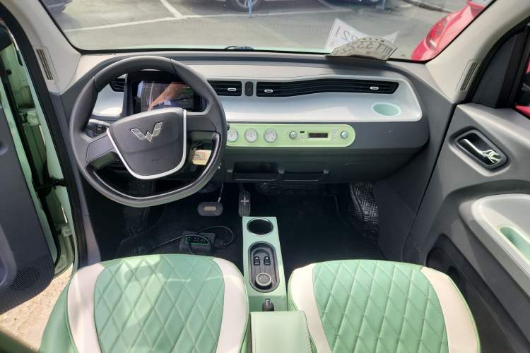 Used Wuling Hongguang MINIEV 2022 Macaron Premium Model – Lithium Ternary Battery Center Console