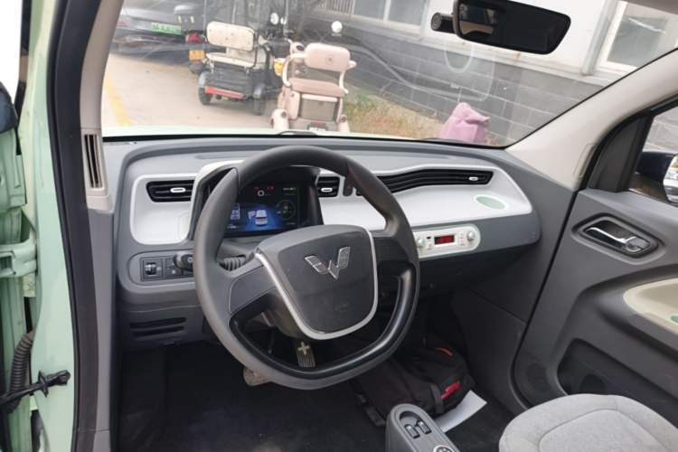 Used Wuling Hongguang MINIEV 2022 Macaron Premium Model – Lithium Iron Phosphate Center Console