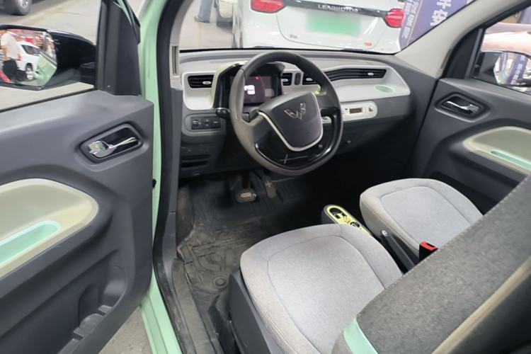 Used Wuling Hongguang MINIEV 2022 Macaron Fashion Model Lithium Iron Phosphate Center Console
