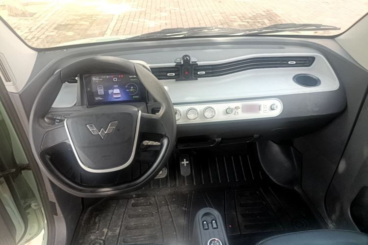 Used Wuling Hongguang MINIEV 2022 Macaron Premium Model – Lithium Iron Phosphate Center Console