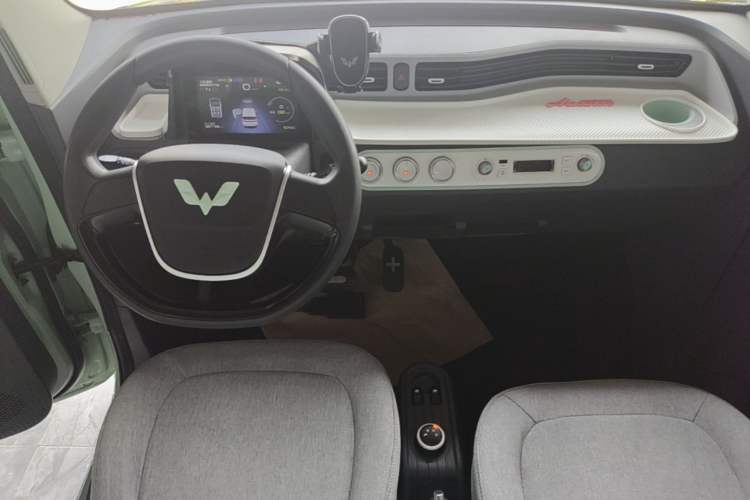 Used Wuling Hongguang MINIEV 2022 Macaron Premium Model – Lithium Iron Phosphate Center Console