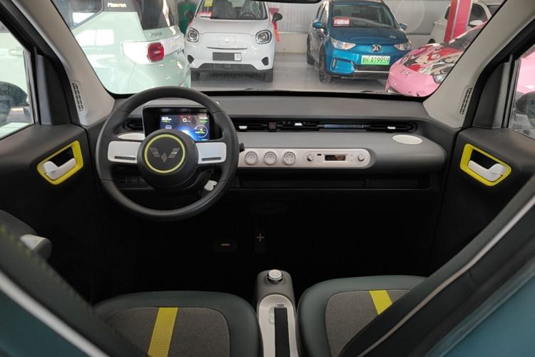 Used Wuling Hongguang MINIEV 2022 GAMEBOY 300km Enthusiast Model with Lithium Iron Phosphate Center Console