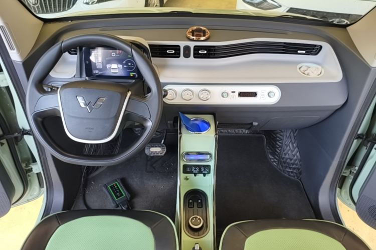 Used Wuling Hongguang MINIEV 2022 Macaron Premium Model – Lithium Iron Phosphate Center Console