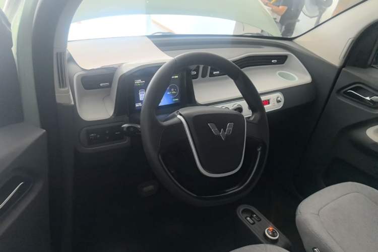 Used Wuling Hongguang MINIEV 2022 Macaron Fashion Edition Lithium-Nickel-Cobalt-Alpha-oxide Center Console